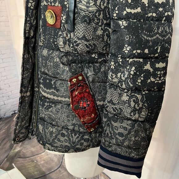 Desigual Badajoz lace print beaded embroidered puffer coat size 38 or US small - Picture 7 of 15